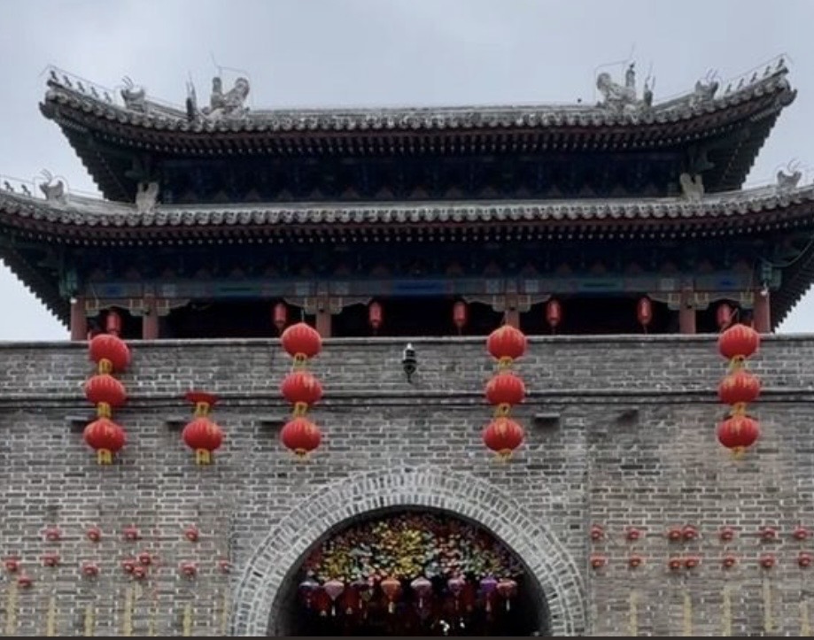 【无名拍客（运镜拍摄剪辑，技术流+AI教学）的作品】祝大家小年吉祥平安，幸福美满。